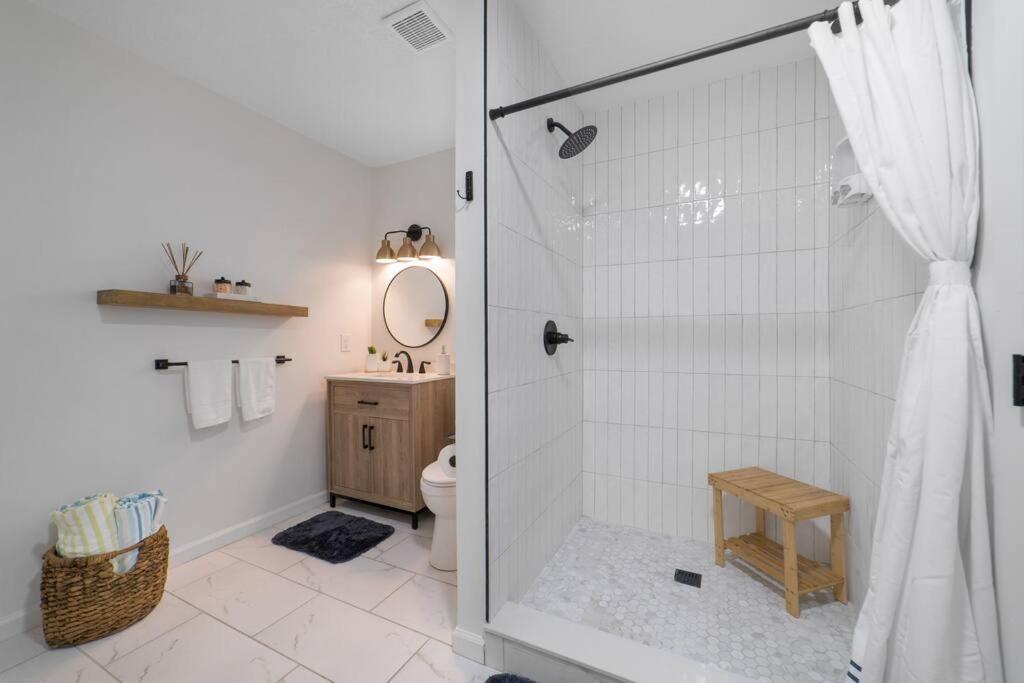 New Modern Bungalow Close To Downtown! Fully Fenced Yard St. Augustine Bagian luar foto