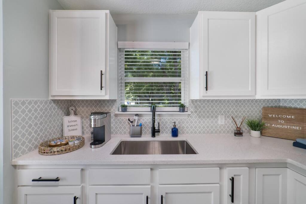 New Modern Bungalow Close To Downtown! Fully Fenced Yard St. Augustine Bagian luar foto
