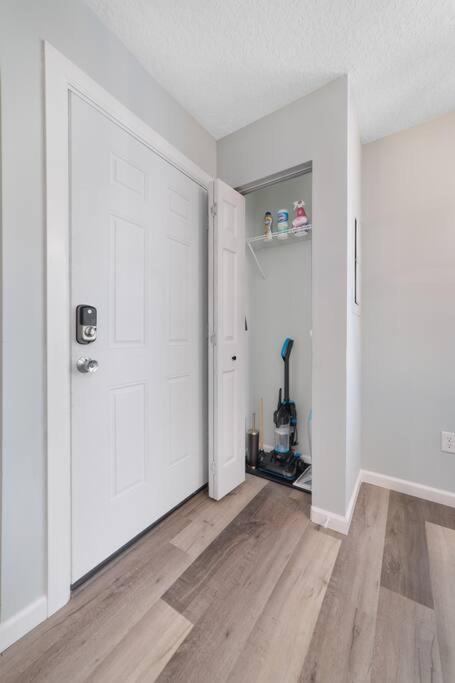 New Modern Bungalow Close To Downtown! Fully Fenced Yard St. Augustine Bagian luar foto