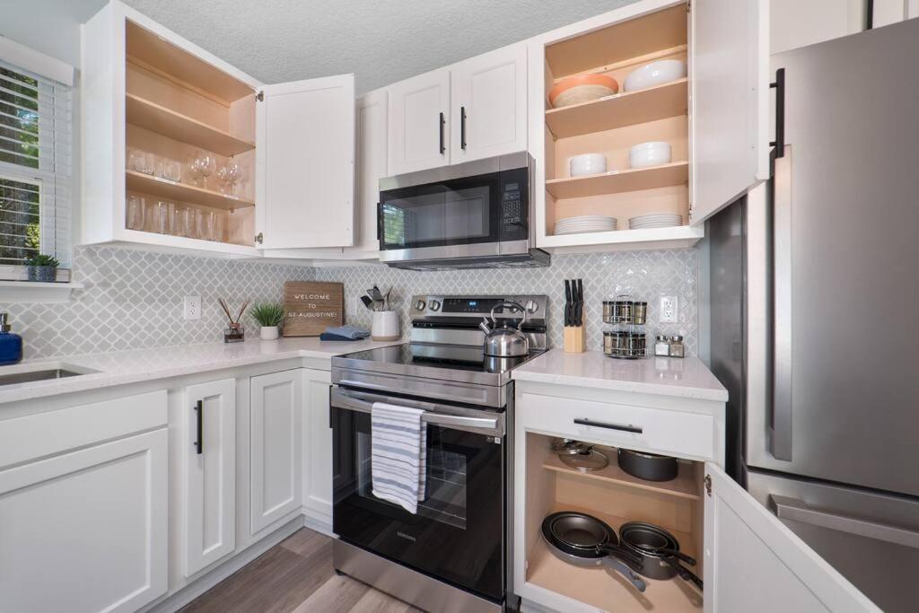 New Modern Bungalow Close To Downtown! Fully Fenced Yard St. Augustine Bagian luar foto