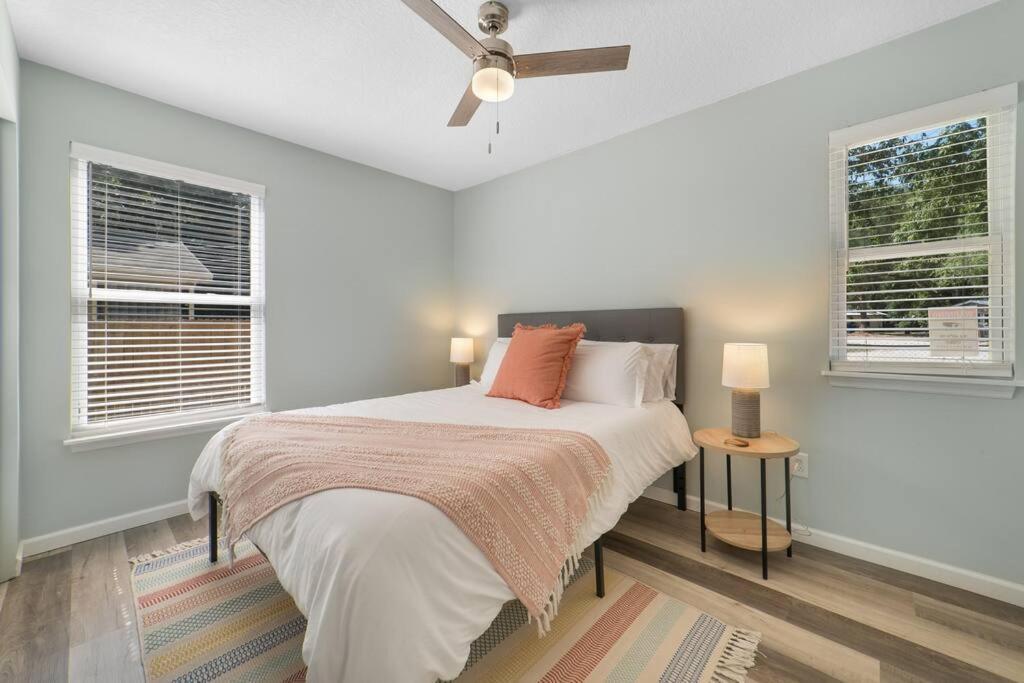 New Modern Bungalow Close To Downtown! Fully Fenced Yard St. Augustine Bagian luar foto